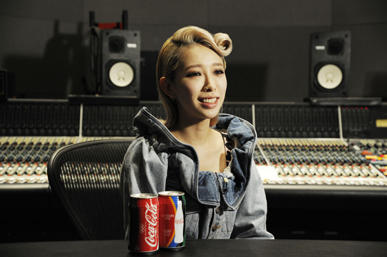 「加藤ミリヤ コカ・コーラ×ロンドンオリンピックとコラボ」1枚目/1