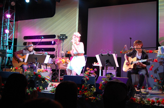 「恋愛ソングの歌姫 人気デュオとGReeeeN『キセキ』初披露」1枚目/2