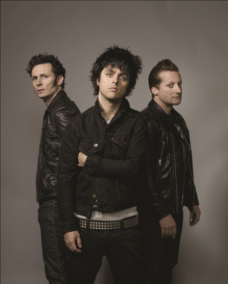 「「フェイスブック」CEOの結婚式に、グリーン・デイのビリーが参加」1枚目/1