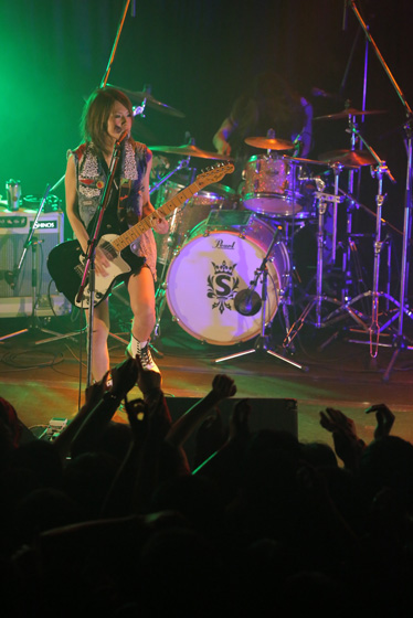 「SCANDAL「これからもついてきてね！」、最終公演で秋ツアー発表」1枚目/2