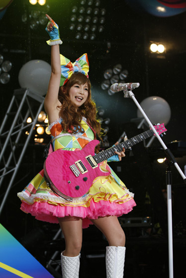 「中川翔子、宇宙に勝つ！ 夏にはアジアツアーも」1枚目/13