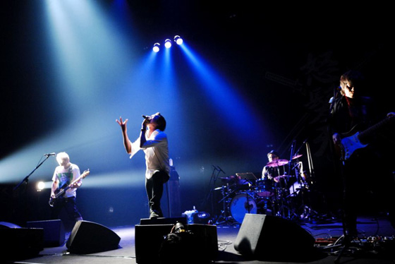 「今年から褒め言葉！ 怒髪天が“おっさん”なライブ」1枚目/5