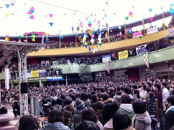 「オリコン1位のソナポケ 地元で約2500人を魅了」1枚目/10