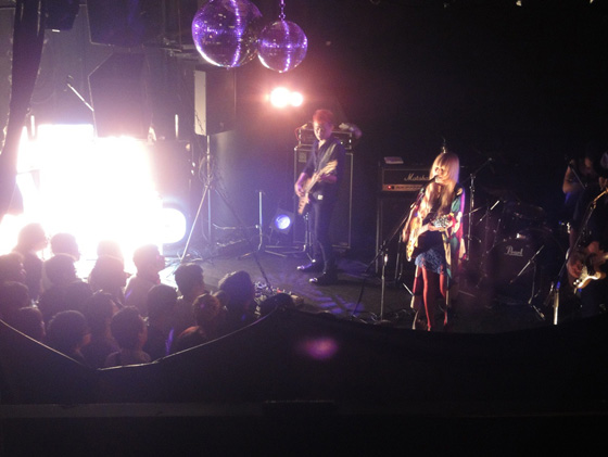 「Heavenstamp 発売日に完全実演「本当に本当に幸せに感じました」」1枚目/2