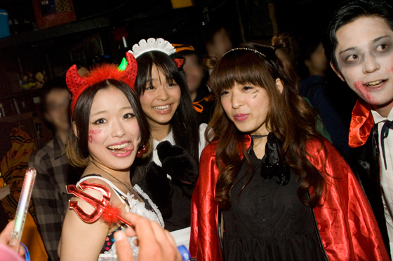 「DJ nozomiを見に来たBiSの面々」3枚目/29