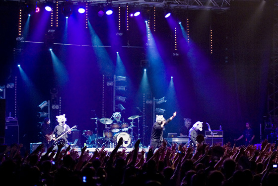 「MAN WITH A MISSION 仏ライブで5000人が熱狂、超メルシー！」1枚目/3