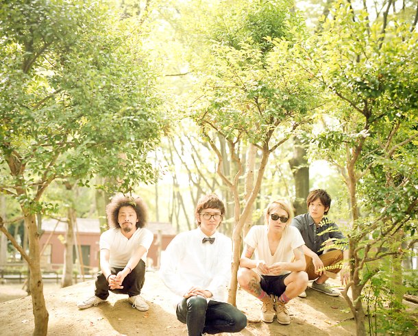 「HOLIDAYS OF SEVENTEENが国内アーティストとして異例のリリース前フリーダウンロードを決行」1枚目/1