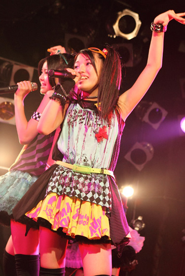 「Party Rockets」7枚目/23