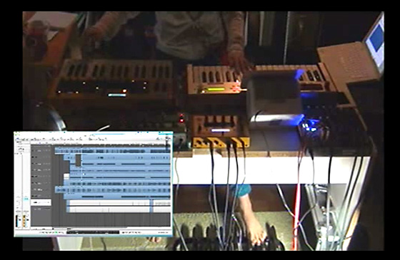「ネットで拓く未来－－若手音楽家が制作過程を毎週生放送」1枚目/3