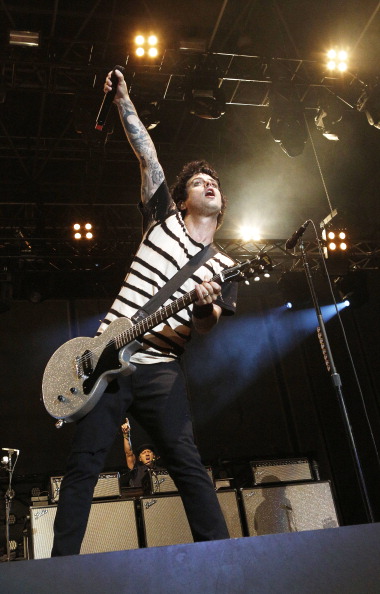 「演奏するグリーン・デイを前にフロアが血まみれに!?」1枚目/1