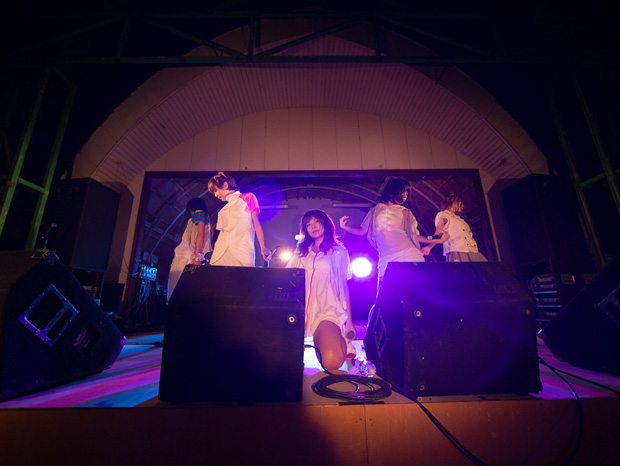 「“アイドル”BiS 被災地で「いたいいたいの飛んでこい」」1枚目/31