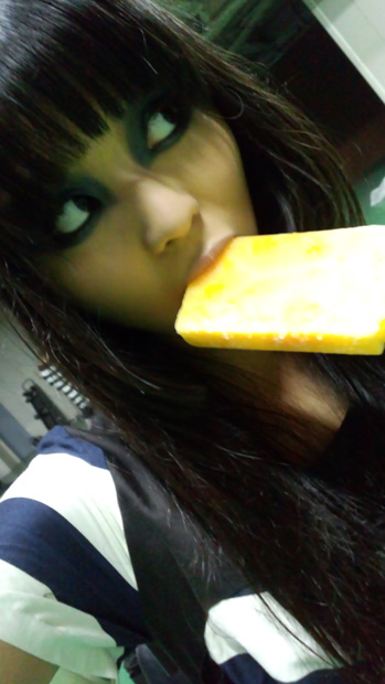 「アイドルが観客をギロチンに「刃が落ちてきませんように♪」」1枚目/6