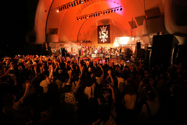 「SCANDAL フリーライブを30か国 20万人が目撃」1枚目/7