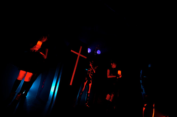 「ベビメタがライブで繰り広げた“メタルとアイドルの戦い”」1枚目/5