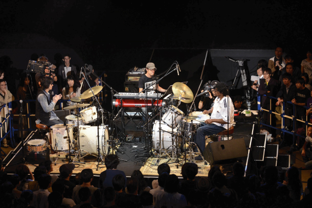 「ドラマーの祭典で繰り広げられる脅威のセッションたち 」1枚目/3