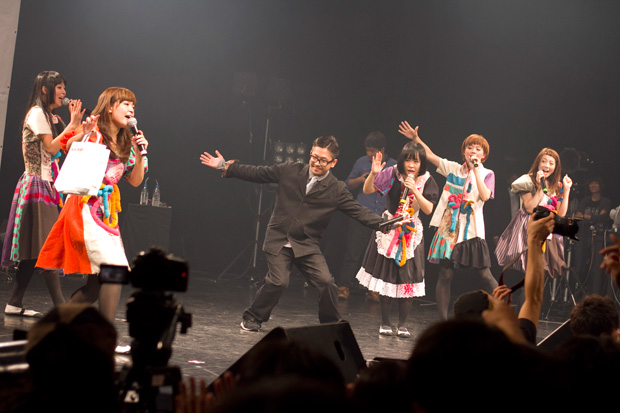 「渡辺マネージャーの誕生日をお祝い」55枚目/56