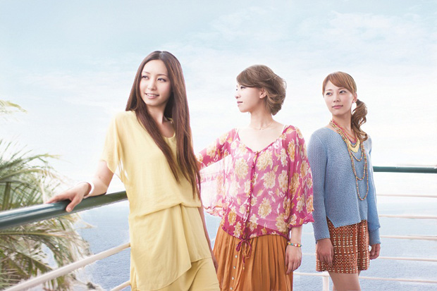 「“押し倒してKissしたい”コナンOP担当の女子3人 新曲MV解禁」1枚目/2