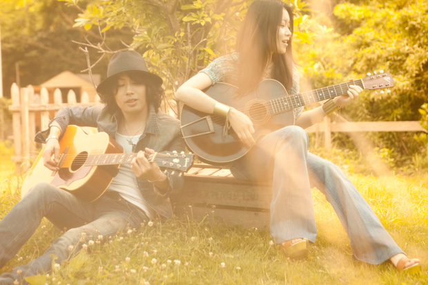 「LOVE PSYCHEDELICO 新曲PVを公開、『SMAP×SMAP』初出演」1枚目/2