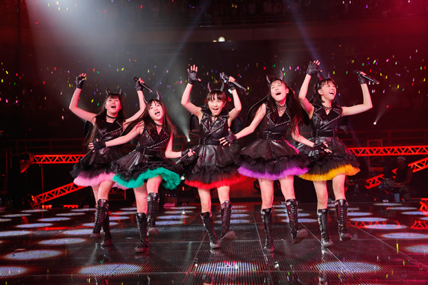 「ももクロ プロレスラー乱入の男祭りで「男の子って楽しい」」1枚目/14