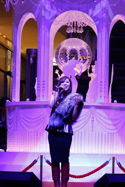 「傳田真央 新曲を初披露、「私まだ空いてますアピールしましょう」」1枚目/2