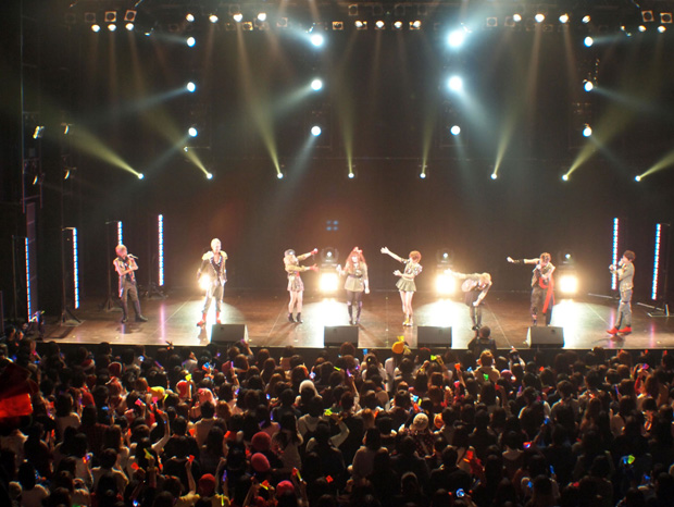 「AAA 8人目のメンバーお披露目＆出来立ての新曲MV公開」1枚目/3