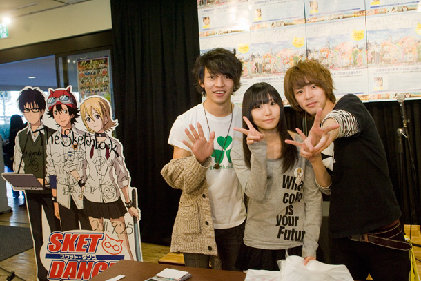 「小中高生から人気急上昇中バンド ジャンプショップでクリスマスをお届け」1枚目/12