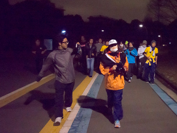 「命懸けアイドル 歳末100kmマラソン完走「みんなバカじゃん！」」1枚目/36