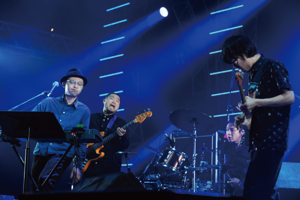 「ZAZEN BOYS　さりげなくブチ込む、師走の大合唱」1枚目/8