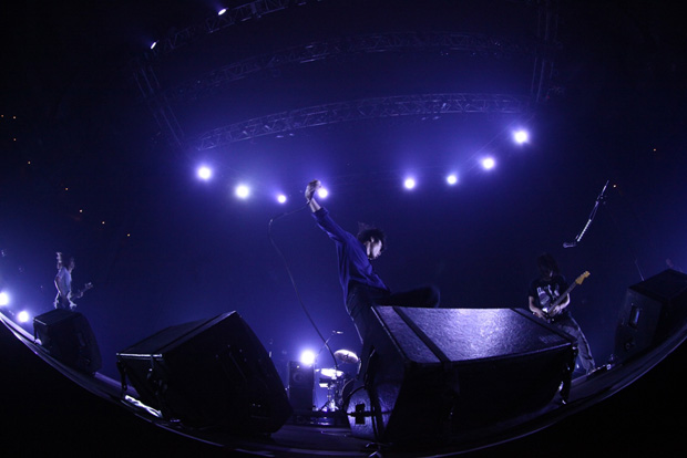 「THE BACK HORN 2度目の武道館「俺たちは絶対いつでもいる」」1枚目/3