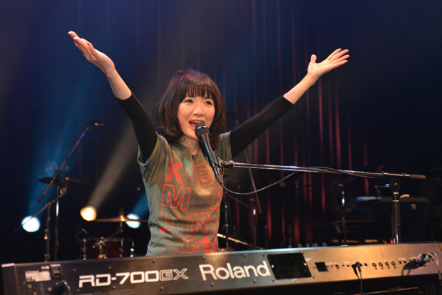 「阪神淡路大震災から18年 平松愛理がチャリティー公演で“東北の希望の光に”」1枚目/2