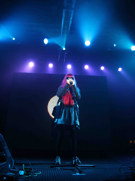 「ゆずもファンを公言する平成の歌う絵師 香港で初ワンマン」1枚目/8