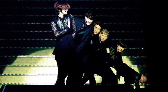 「Cross Gene 日中韓のメンバーによるグローバル・ユニットが武道館でパフォーマンス」1枚目/2