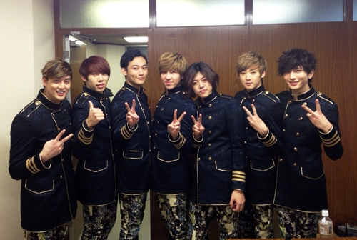 「U-KISS バレンタインを記念してファン・ミーティングを開催」1枚目/2