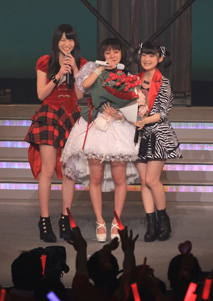 「真野恵里菜 独りじゃない卒業式「みんなと私が帰ってくる場所」」1枚目/9