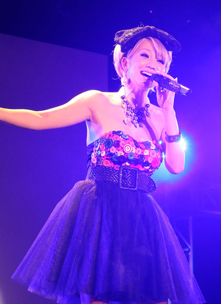 「倖田來未 レコ発イベに石井竜也、久宝留理子、岡本真夜が」1枚目/4