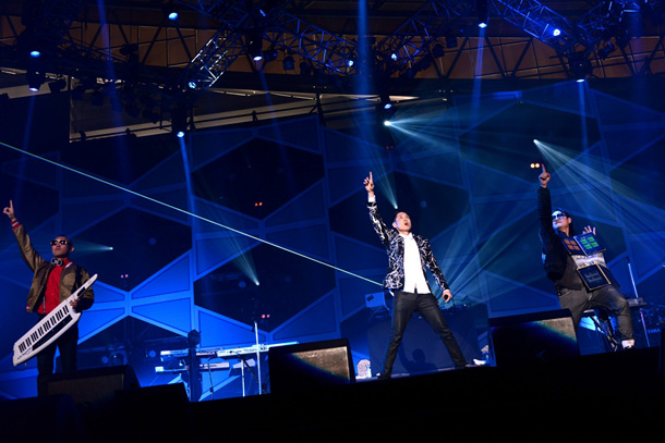 「FAR EAST MOVEMENT」10枚目/21