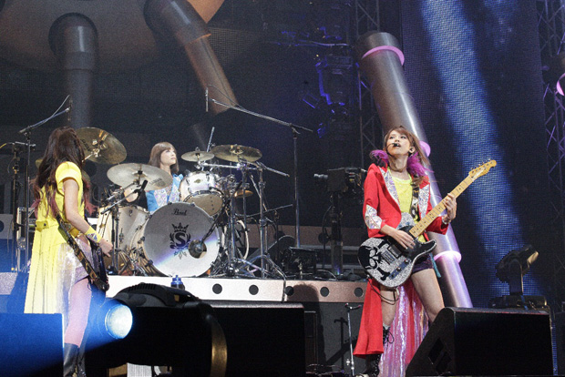 「SCANDAL 夢舞台で感涙、「何の根拠もなく言っていたけど、今、ここにたっています」」1枚目/7