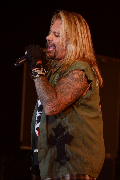 「KISSとツアー中のモトリー・クルー、公演切り上げヴィンス・ニールが緊急入院」1枚目/1