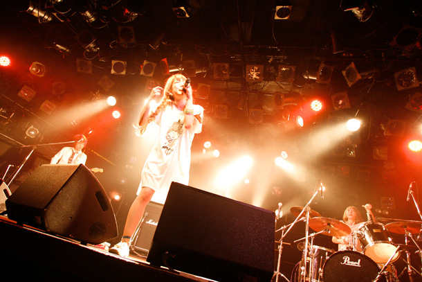 「HAPPY BIRTHDAY メンバーの彼氏も登場!? 笑いあり涙ありのワンマン公演」1枚目/17