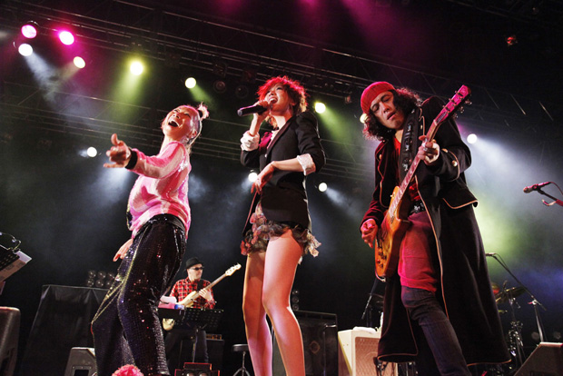 「大塚 愛、佐藤タイジら参加の超バンド「我々は自由だ！」」1枚目/8