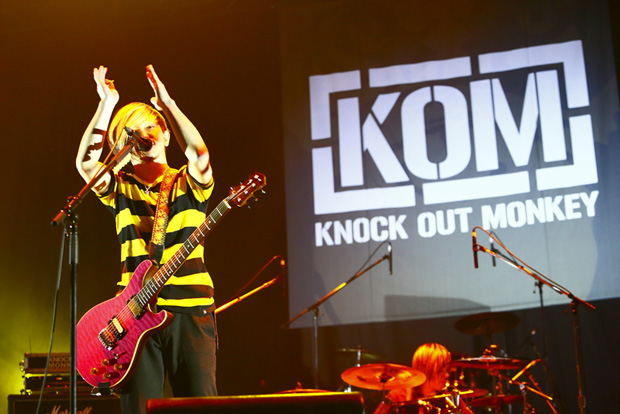 「KNOCK OUT MONKEY 【PUNKSPRING 2013】で熱いアクトを展開」1枚目/5