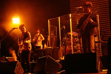 「あくまでもキリンジらしく、兄弟ラストライブ終了」1枚目/7