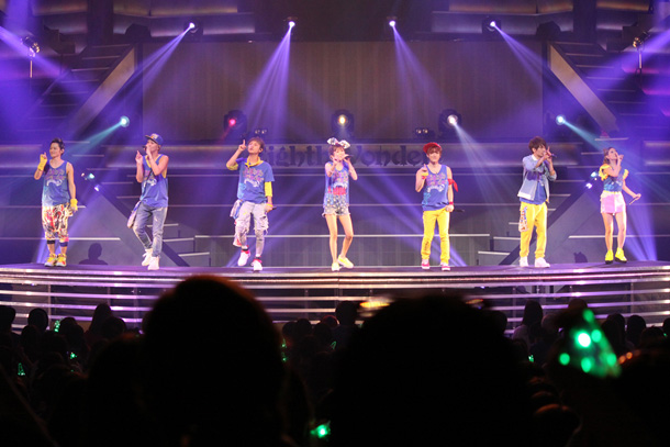 「AAA 15万人動員の全国ツアーがスタート」1枚目/1