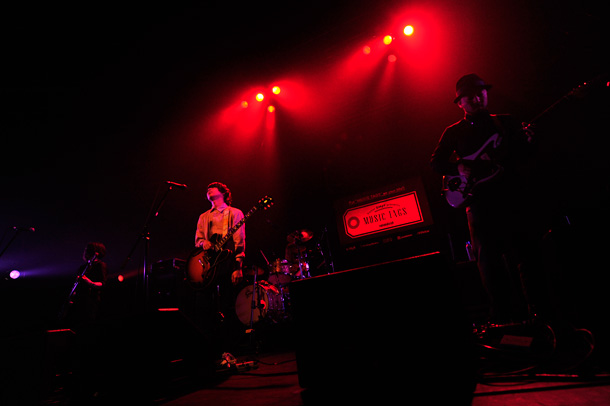 「クリープハイプ GMpVライブで「終わったんじゃない、始まったんだよ」」1枚目/12