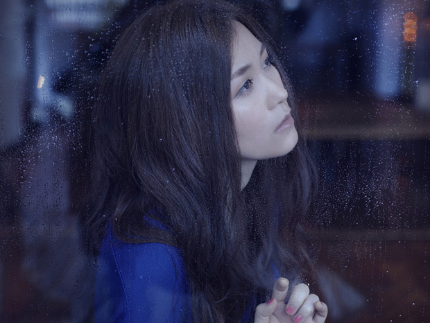 「ティーナ・カリーナ 関西弁の新曲「あかん」で2作連続1位に」1枚目/2