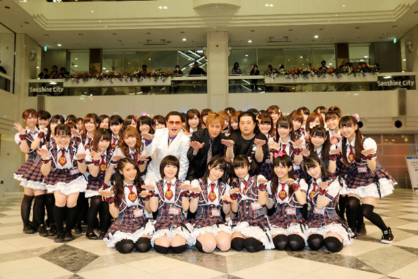 「時給1000円のバイトアイドル“バクステ”オリコン1位に歓喜」1枚目/4