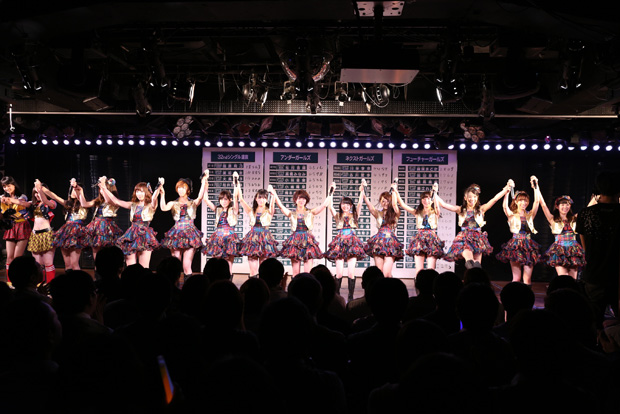 「at　AKB48劇場」2枚目/44