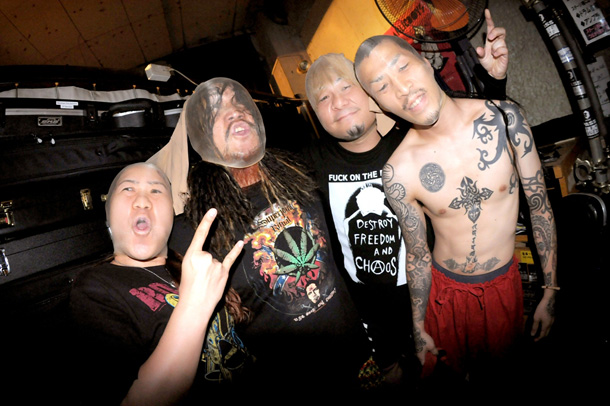 「マキシマム ザ ホルモン パジャマ姿でニコ生特番へ、6年ぶりの“アレ”を発表」1枚目/1