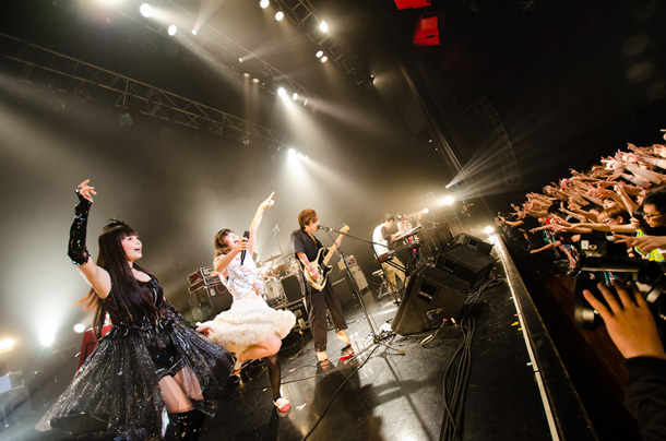 「中川翔子×後藤まりこ×かまってちゃん カオスな共演が実現」1枚目/5