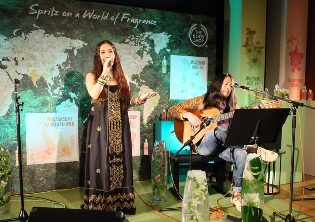 「orange pekoe THE BODY SHOPとのコラボソングを初披露」1枚目/3